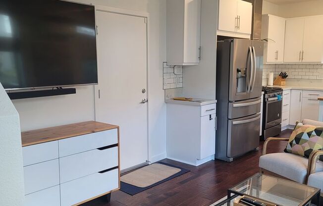 Cozy condo with roof top balcony in Downtown Sacramento