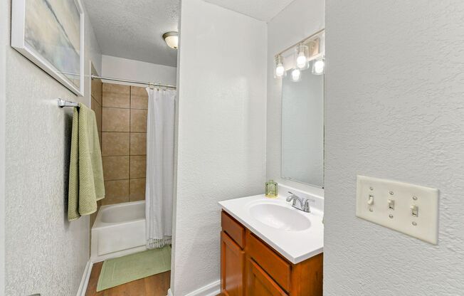 1 bed, 1 bath, 648 sqft, $900, Unit 1915-04