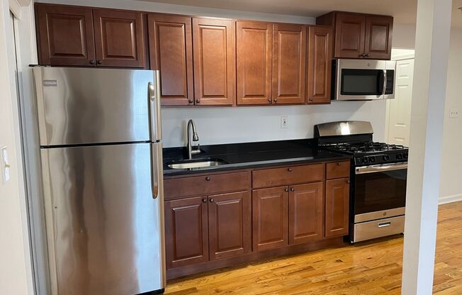 2 beds, 1 bath, $2,700, Unit 203