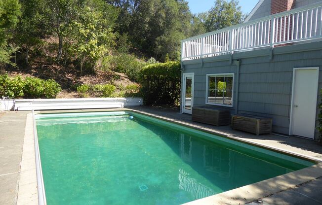 SPACIOUS AND SECLUDED THREE BED / TWO BATH HOME IN ROSS WITH POOL