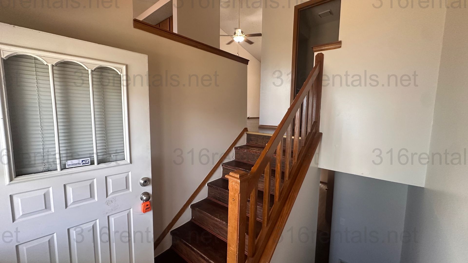 $895 - 2 bed 1.5 bath - Recently Remodeled Condo