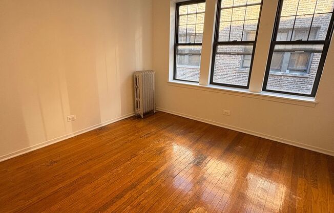 2 beds, 1 bath, 672 sqft, $1,165, Unit CA 133-2E