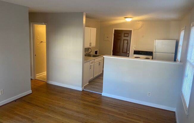 2 beds, 1 bath, $995