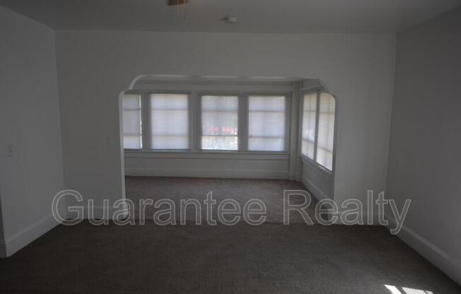 811 E MAIN ST