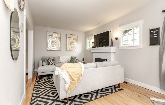 3 beds, 1.5 baths, $3,200