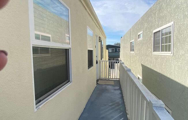 2 beds, 1 bath, $3,400, Unit Upper Back D