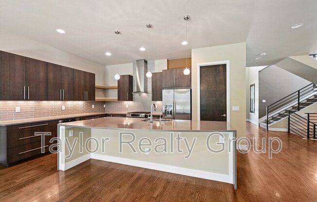 2800 S DEXTER WAY