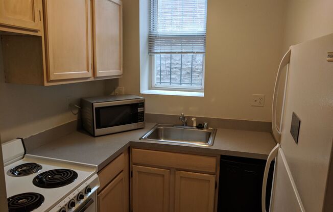 1 bed, 1 bath, $1,940, Unit 05