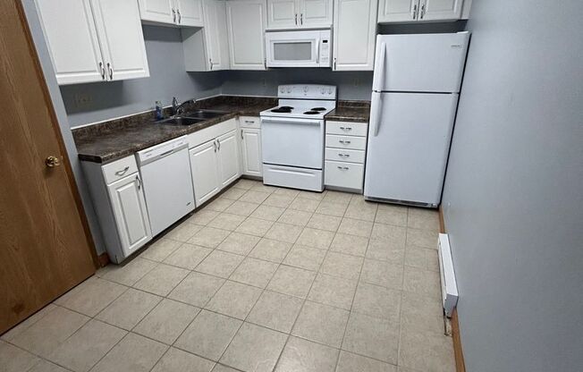 2 beds, 1 bath, 702 sqft, $795, Unit 07