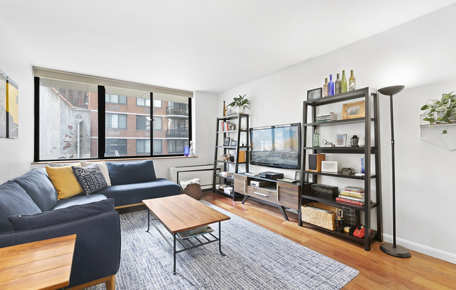 1 bed, 1 bath, 725 sqft, $4,250, Unit 3F