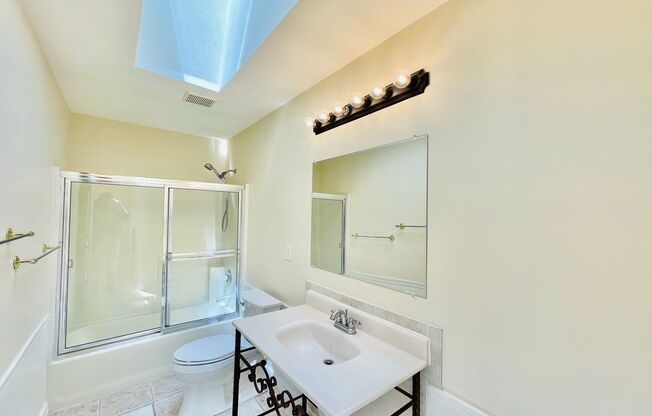 5 beds, 3.5 baths, $3,900