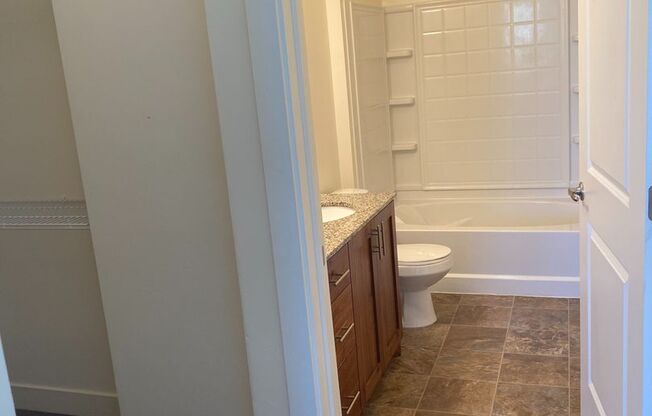 2 beds, 2 baths, 964 sqft, $1,550, Unit 332