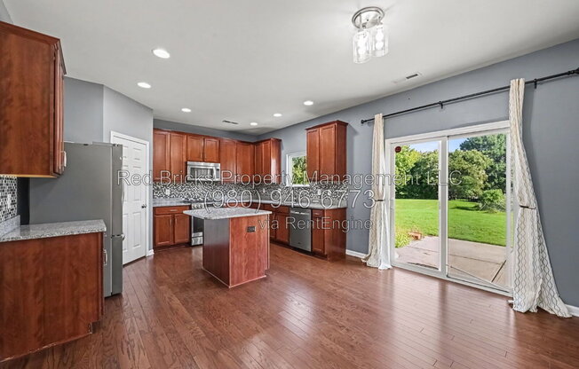 4 beds, 2.5 baths, 2,624 sqft, $2,595