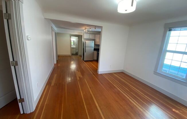 3 beds, 1 bath, 1,000 sqft, $2,500, Unit # 1