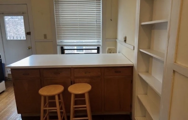 380 RIVERWAY