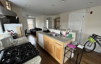 2 beds, 1 bath, $3,200, Unit 2