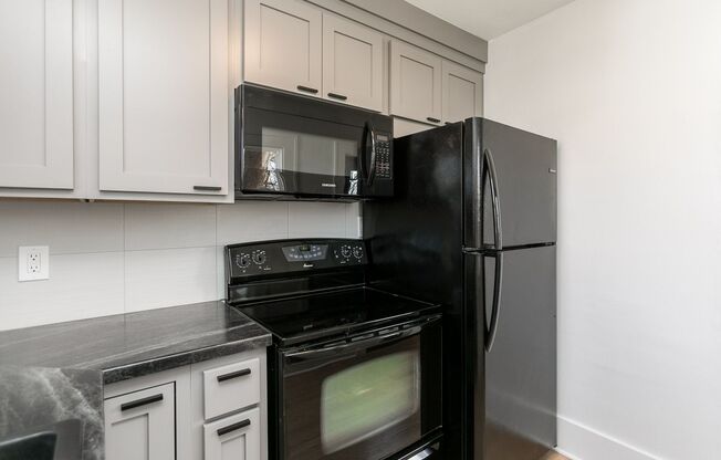 2 beds, 1 bath, $1,350