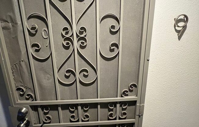 2 Bedroom/1.5 Bath in great location!