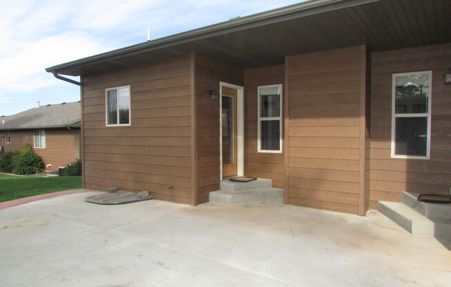 3 BEDROOM | 3 BATH | DOUBLE CAR GARAGE | TOWNHOME IN RED ROCK ESTATES