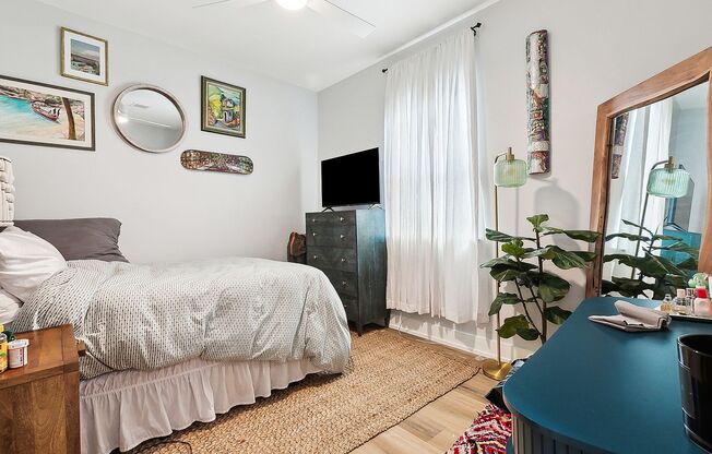Elegant 3 Bedroom, 2.5 Bath Apartment