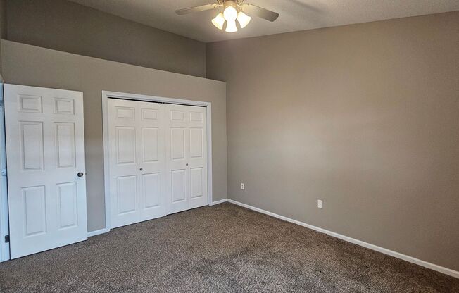 Modern 3-Level Townhouse in a Desirable Neighborhood – Spacious & Stylish!