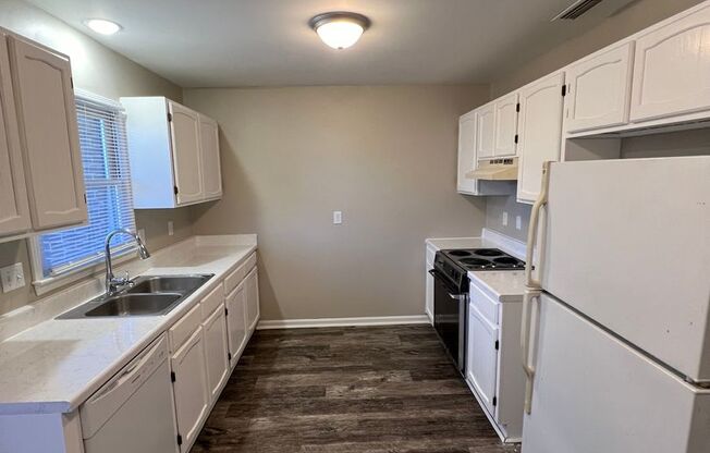 AVAILABLE & UPDATED Duplex (Near beautiful downtown Monroe)