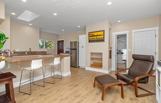 Charming Coastal Studio in Carlsbad - Furnished, all utilities + wi-fi included!
