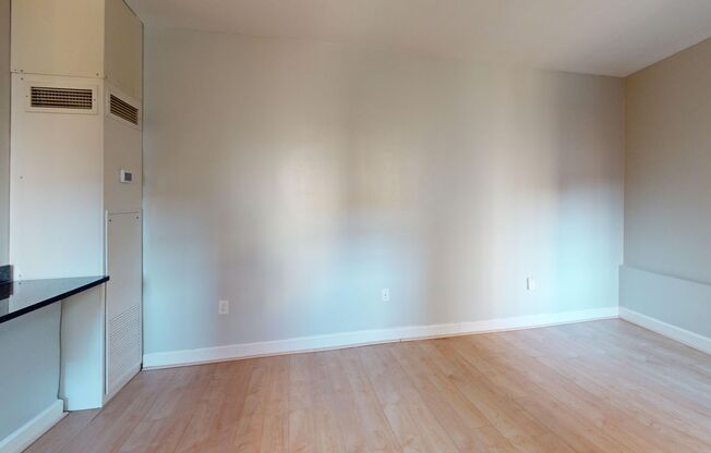 Capitol Hill Studio Apartment for Rent! Available Now!