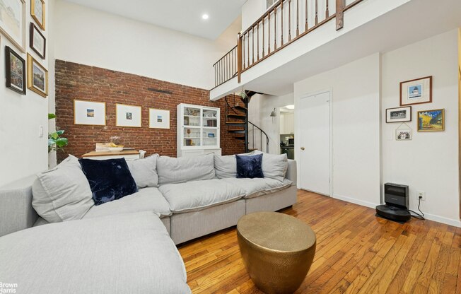 53 W 76 ST