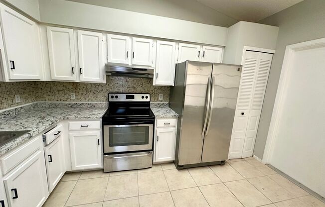 Beautiful open 2/2 Near UCF