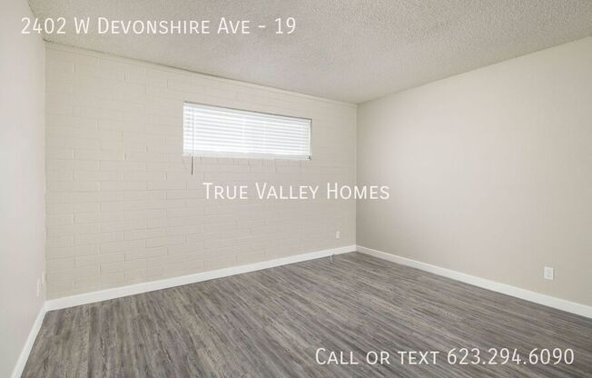 2402 W Devonshire Ave