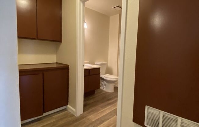 1 bed, 1 bath, 590 sqft, $1,195, Unit 28