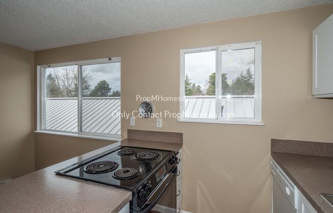 3 beds, 1.5 baths, $2,199, Unit 7640 SW 34th Avenue - Unit 7