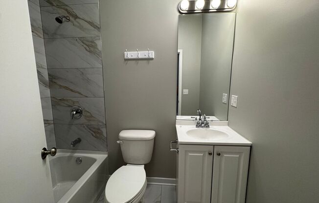 2 beds, 1 bath, $1,950, Unit 4007 #C