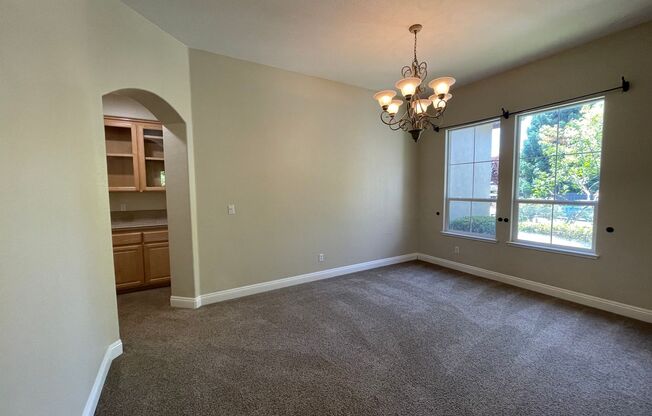 Stunning 4-Bedroom Home in Prime Folsom Location