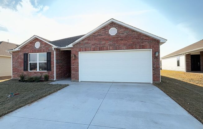 Gift yourself a new home for the holidays in to this beautiful new construction 4 bed, 2 bath home in Coweta, OK!