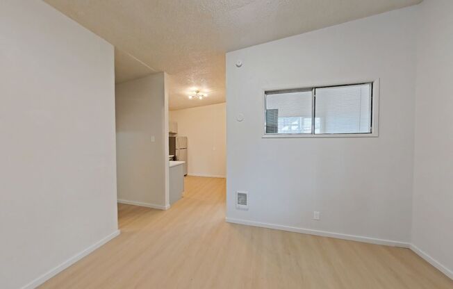 2 beds, 1 bath, 647 sqft, $1,660, Unit 26B