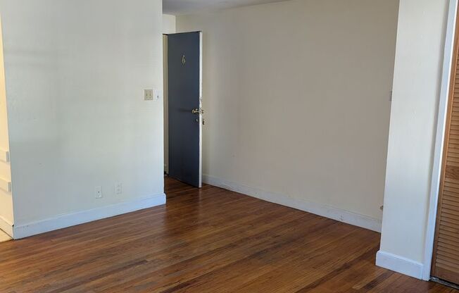 Studio, 1 bath, 300 sqft, $1,900