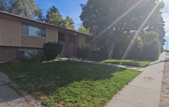 Great 2 Bd 1.5 Ba Duplex in Cottonwood Heights