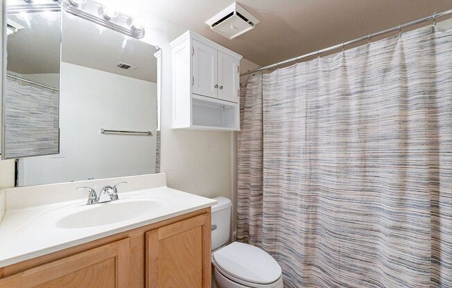 2 beds, 2 baths, $1,300, Unit # 2091