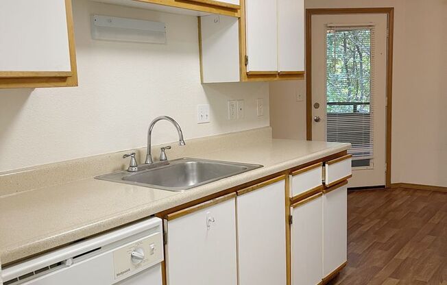 2 beds, 1 bath, $1,645