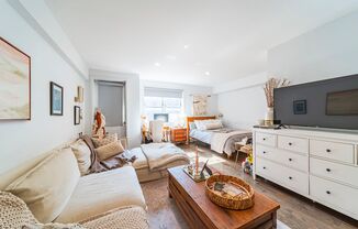 Studio, 1 bath, $4,000, Unit 5X