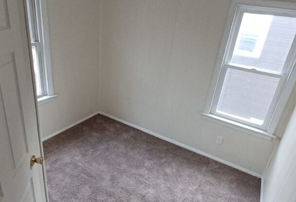 3 beds, 1 bath, $1,300