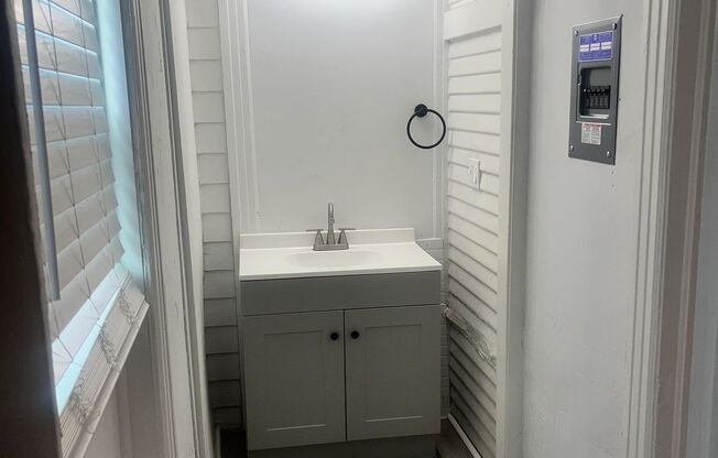 Studio, 1 bath, 360 sqft, $1,295, Unit B