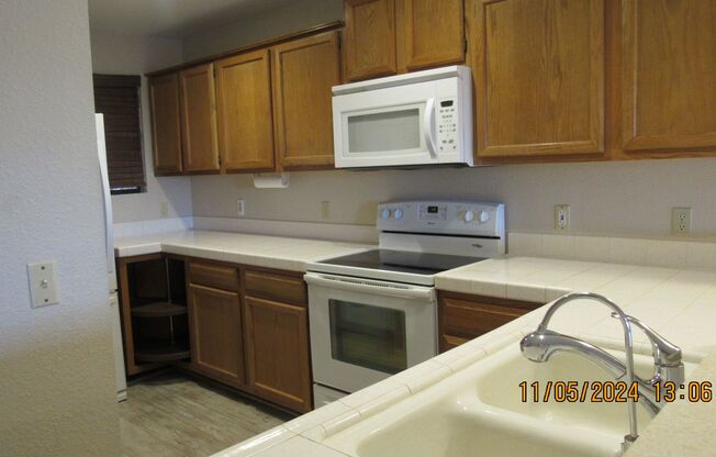 2 beds, 2 baths, $1,150, Unit 500 LH Ave A1