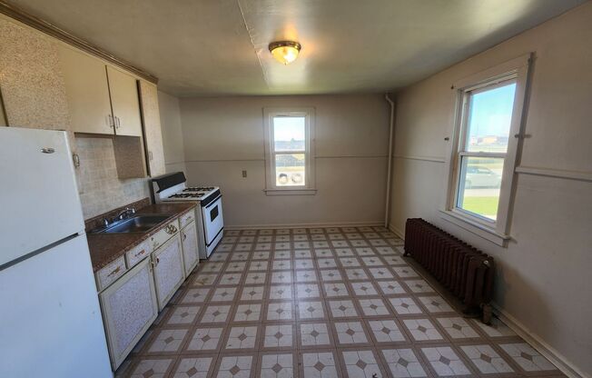 SW 1208 13th St E. Moline