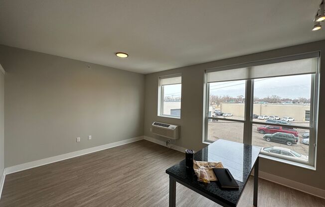 1 bed, 1 bath, 555 sqft, $1,470, Unit 119