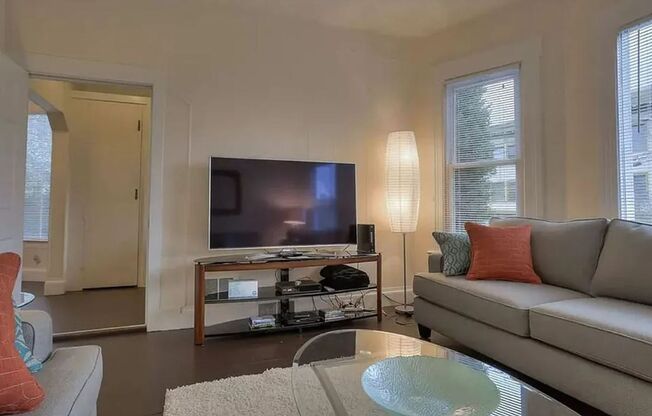 5bd/2.5ba in the Heart of Capitol Hill