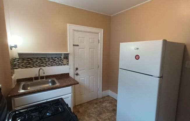 3 beds, 1 bath, $1,049