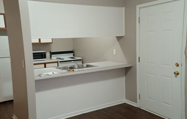 1 bed, 1 bath, 530 sqft, $825, Unit 350 B07